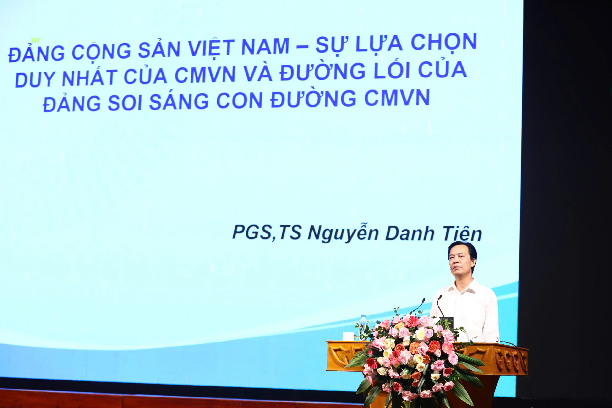 Hơn 700 đại biểu được bồi dưỡng chuyên đề “Đảng ta thật là vĩ đại”