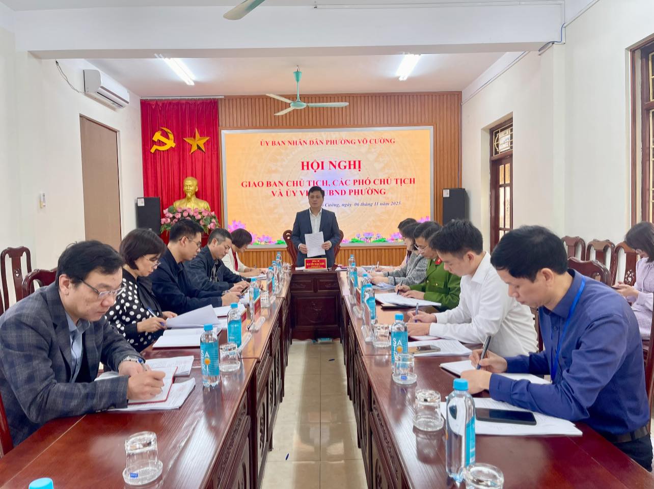 Hội nghị giao ban Chủ tịch, các Phó Chủ tịch và Ủy viên UBND phường thường kỳ tháng 11/2025