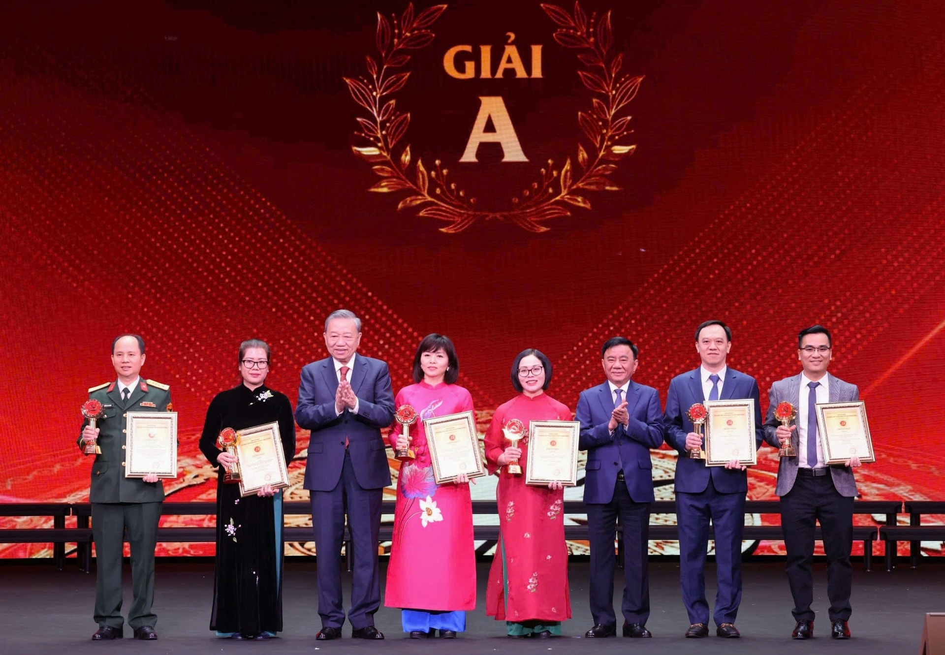 Tuyên truyền, hưởng ứng tham gia Giải Búa liềm vàng lần thứ X - năm 2025|https://danguyvocuong.vnptlab.com/chi-tiet-tin-tuc/-/asset_publisher/M0UUAFstbTMq/content/tuyen-truyen-huong-ung-tham-gia-giai-bua-liem-vang-lan-thu-x-nam-2025